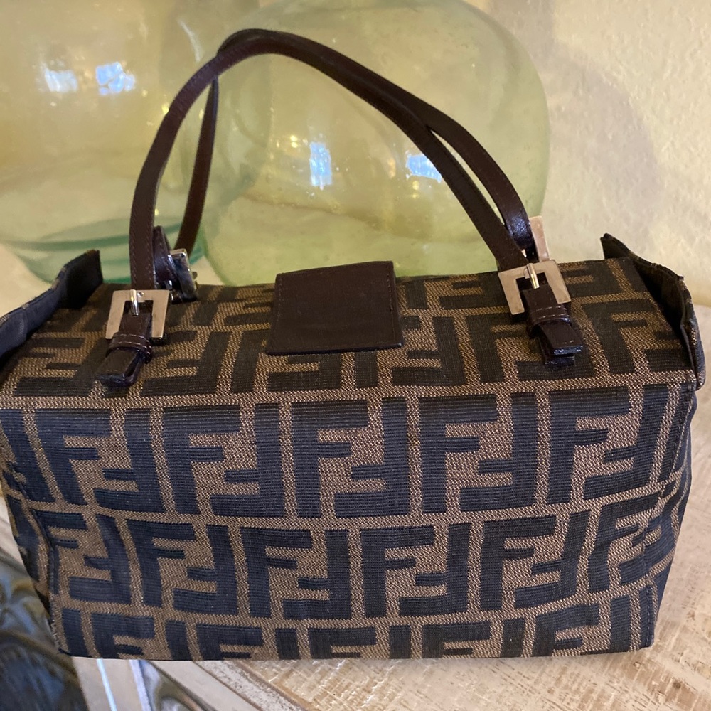 Vintage Fendi bag!  Great condition!!! - Picture 3 of 8